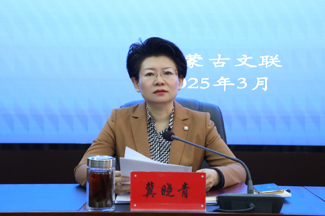 内蒙古文联深入贯彻中央八项规定精神学习教育读书班举行 第2张