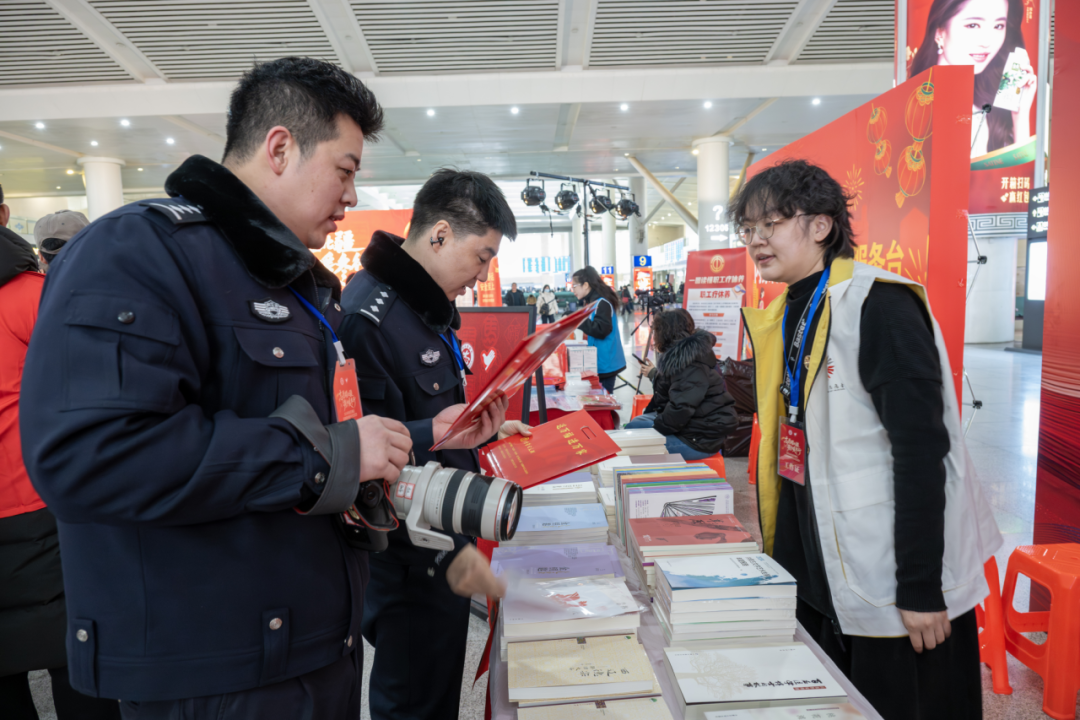 内蒙古文联助力2026年全区春运志愿服务集中示范活动 第7张