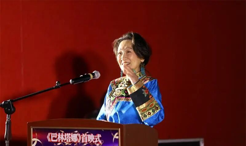 《巴林塔娜》首映 温情讲述巴林右旗植绿治沙故事 第4张