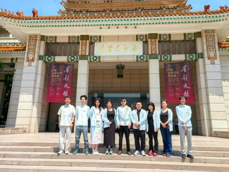 内蒙古青年美术家在京参加采风培训活动 第1张