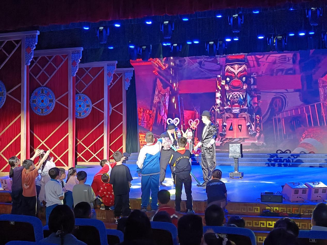 草帽飞舞、非遗变脸......“家门口”的魔术秀精彩连连 第19张