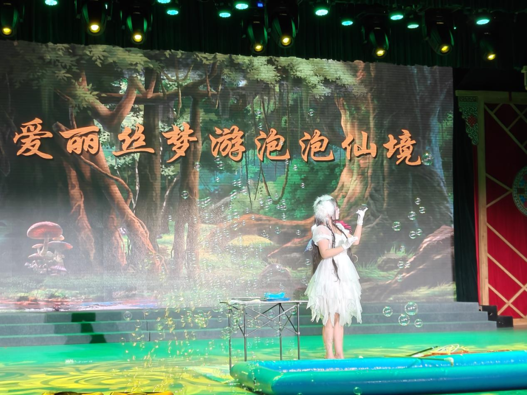 草帽飞舞、非遗变脸......“家门口”的魔术秀精彩连连 第7张