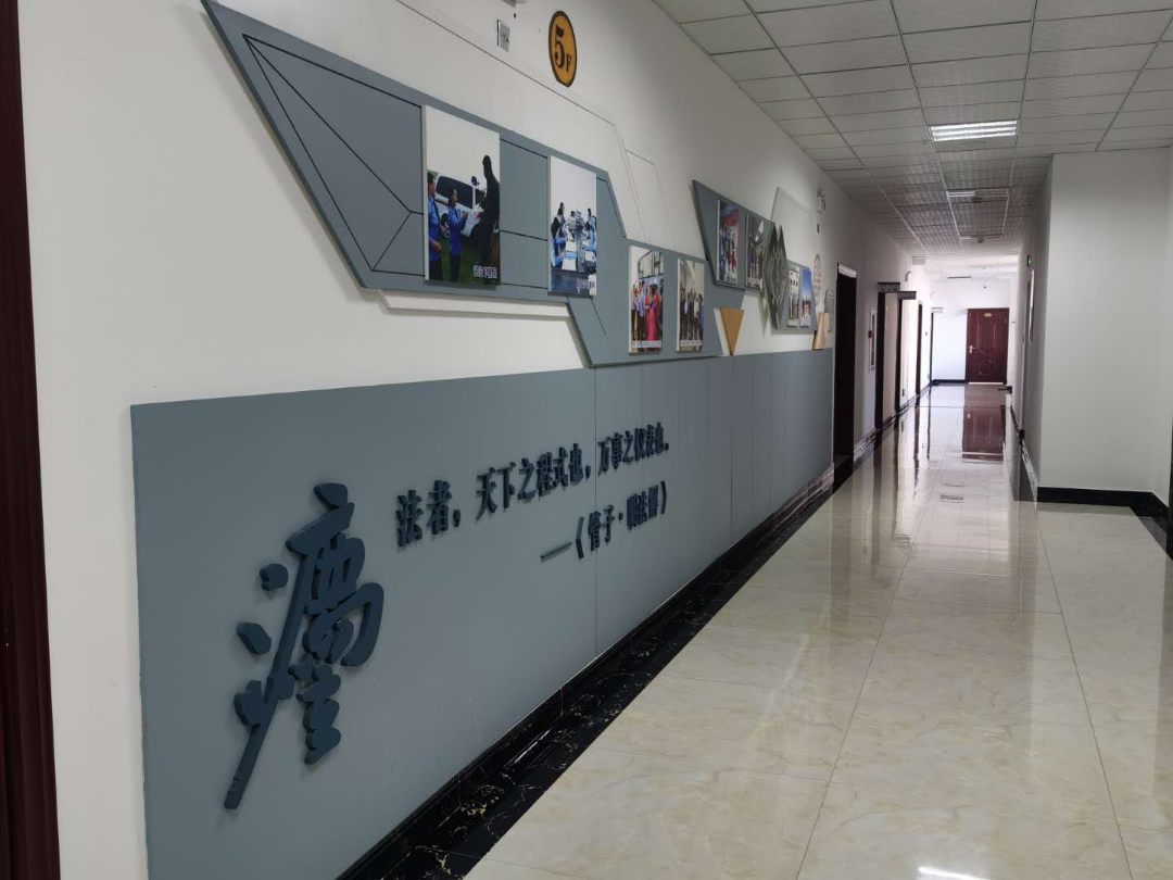 文化长廊涵盖法治文化,廉政文化,检察史等多个板块,成为检察人员接受