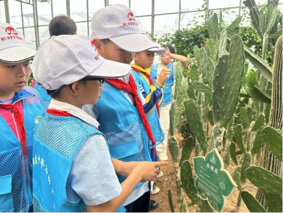 铜仁市开展“茅台王子·致敬奋斗”——贵州希望工程升级版“壮苗计划”研学活动