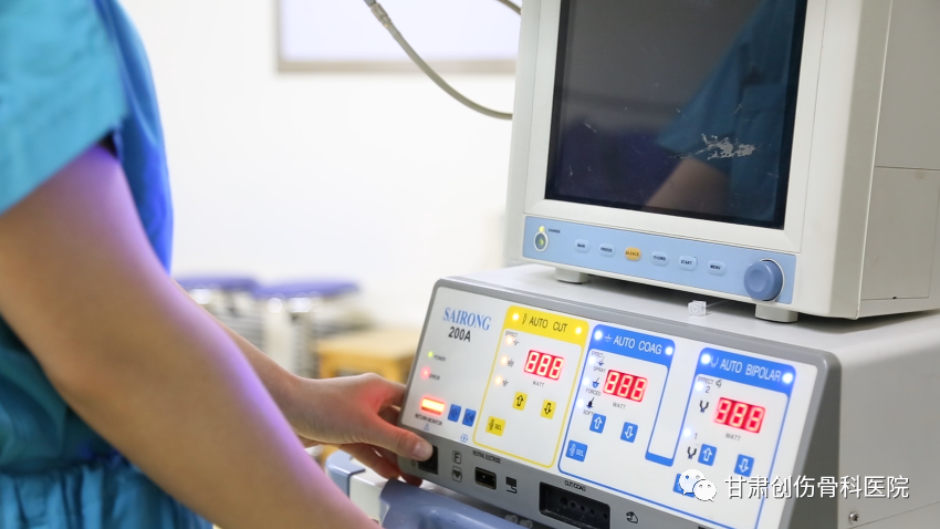 手术室无影灯怎么安装【医疗动态】无影灯下——手术室护士的“十八般武艺”_https://www.jmylbn.com_新闻资讯_第16张