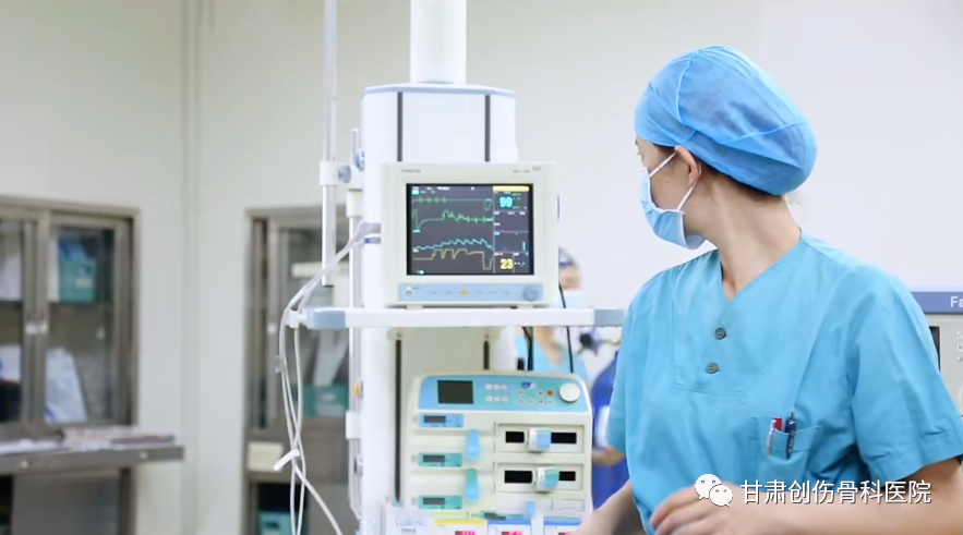 手术室无影灯怎么安装【医疗动态】无影灯下——手术室护士的“十八般武艺”_https://www.jmylbn.com_新闻资讯_第17张