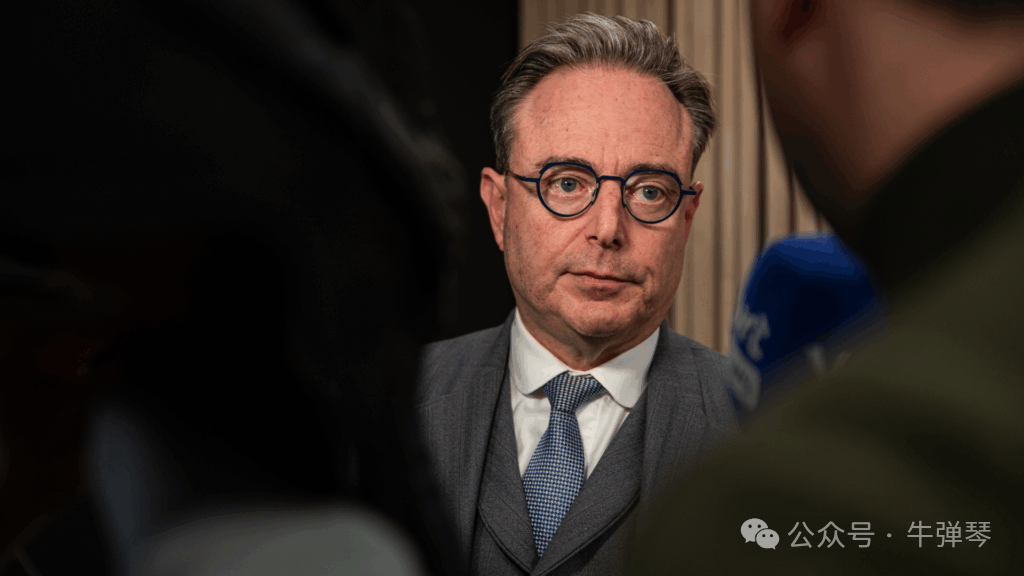 比利时首相开玩笑说：“我明天可能会醒来，发现自己在监狱牢房里”，谈及与特朗普的会面