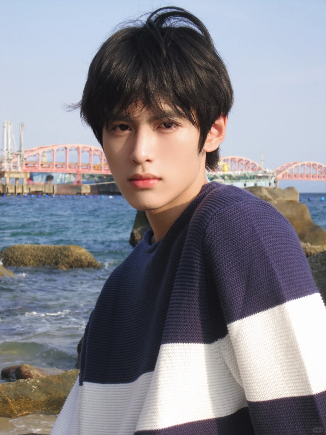 帅气深夜男主播，又是一张明星脸