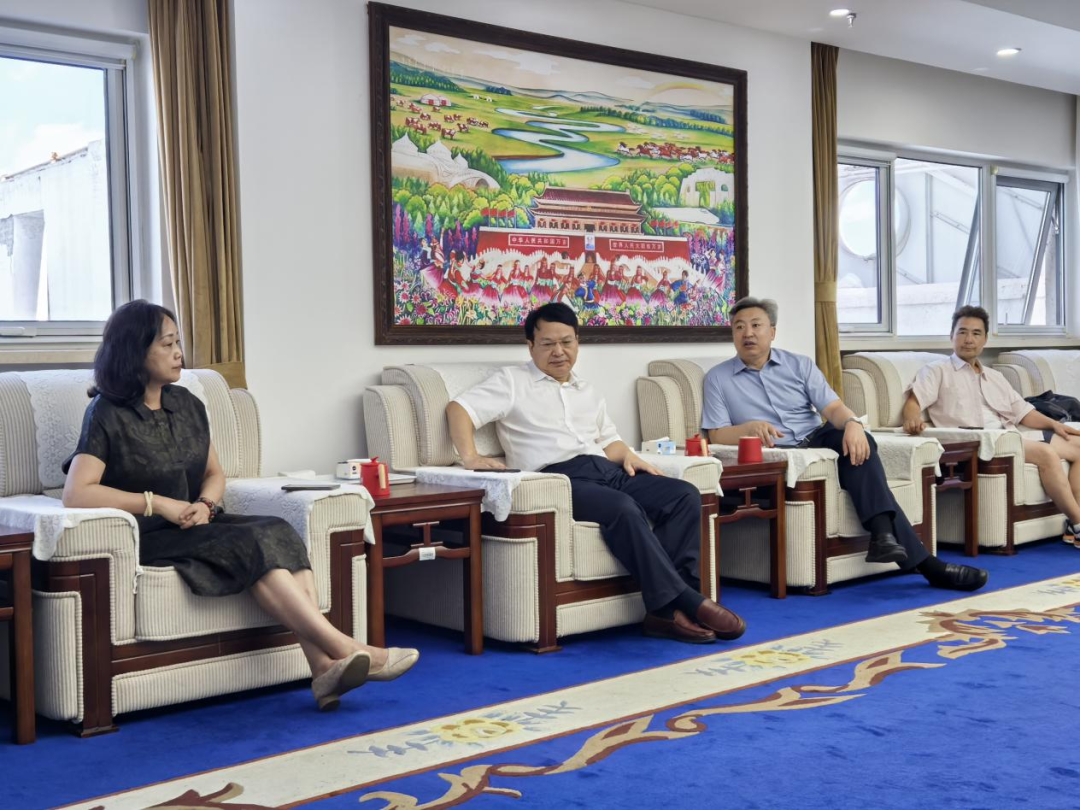 中国曲艺家协会分党组书记、驻会副主席杨发航一行到内蒙古艺术剧院调研 第3张