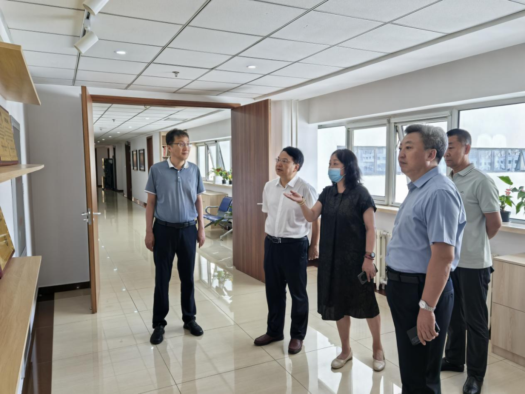 中国曲艺家协会分党组书记、驻会副主席杨发航一行到内蒙古艺术剧院调研 第1张