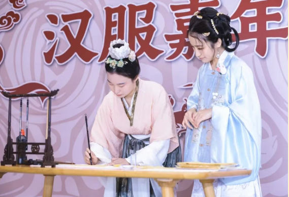 2025北京国际少儿时装周盛大启幕——传统与科技共舞，公益与时尚同行(图4)