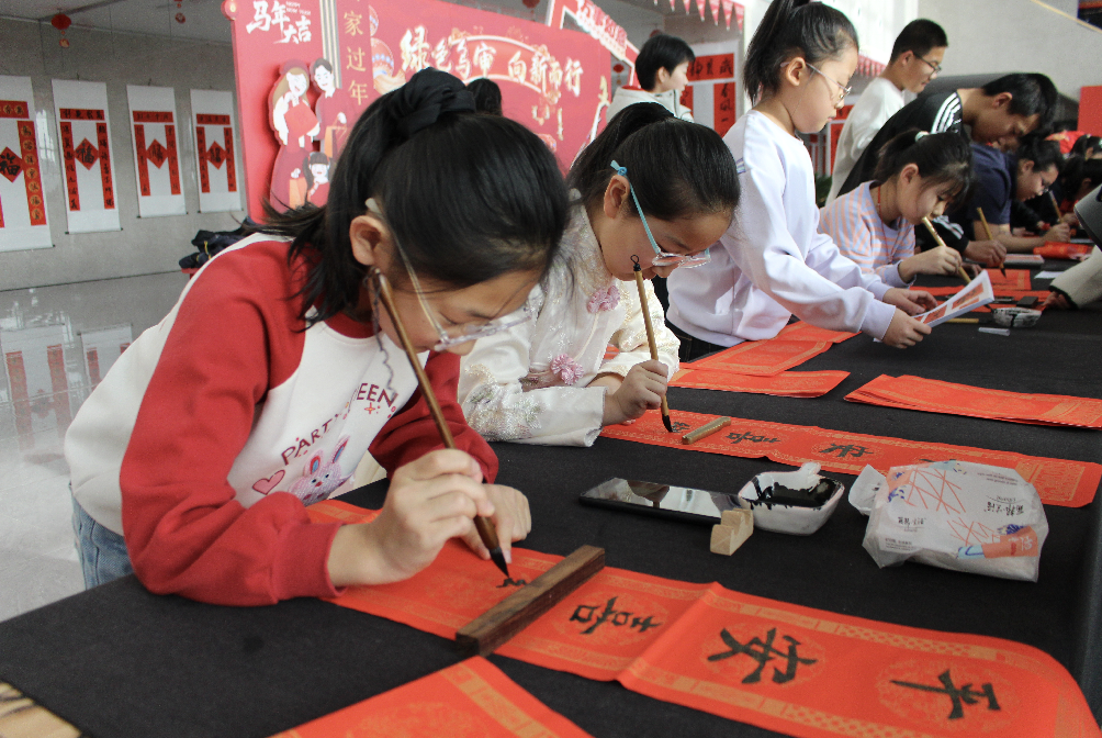 乌审旗：送万福 进万家 文化“年货”送到群众家门口 第1张