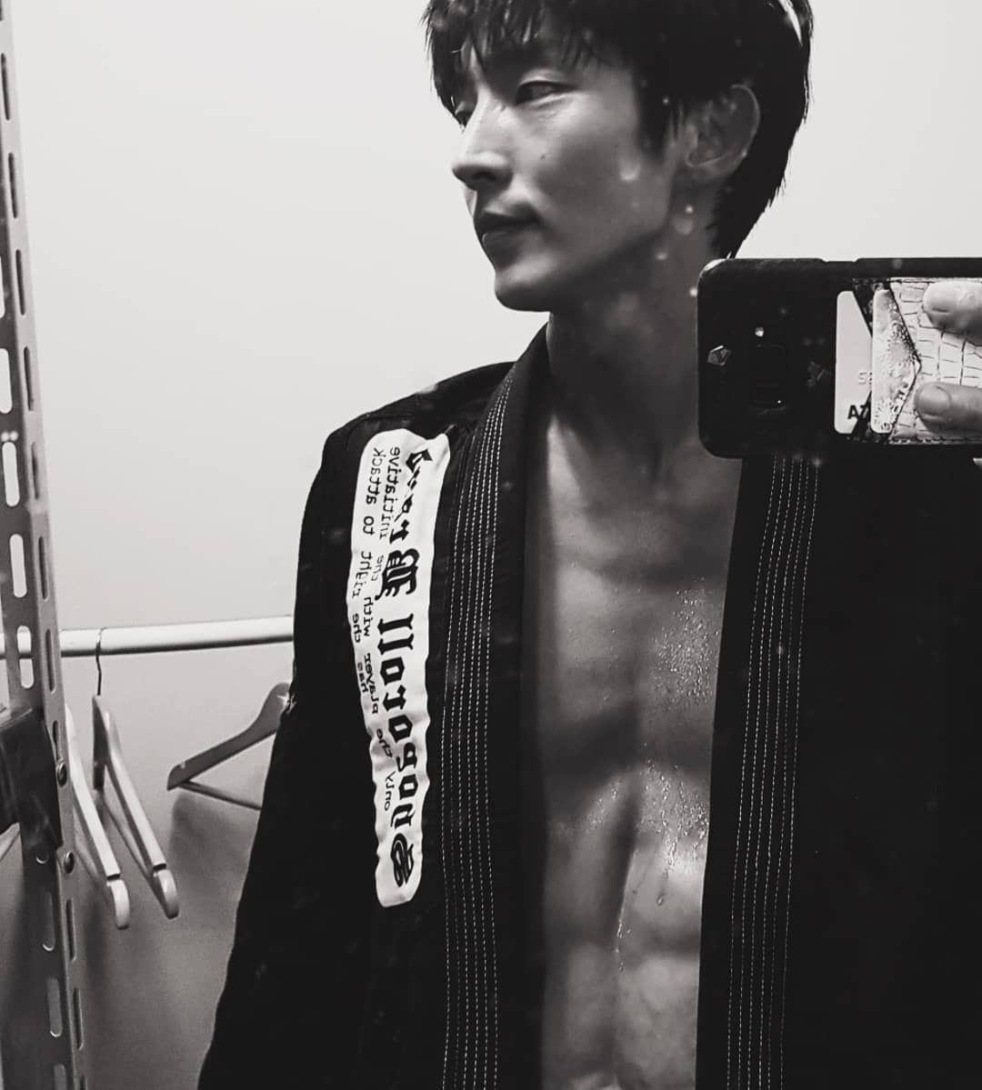 图片[17]-42岁比23岁更惊艳，他是吃了防腐剂吗？-小蓝短视频