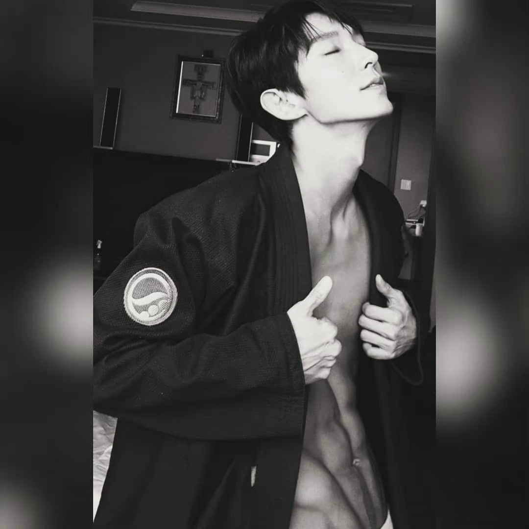 图片[12]-42岁比23岁更惊艳，他是吃了防腐剂吗？-小蓝短视频