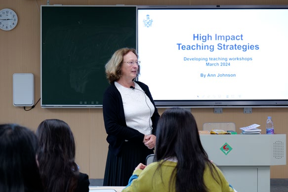 省实A-Level 英方教学主管Ann Johnson组织教师培训