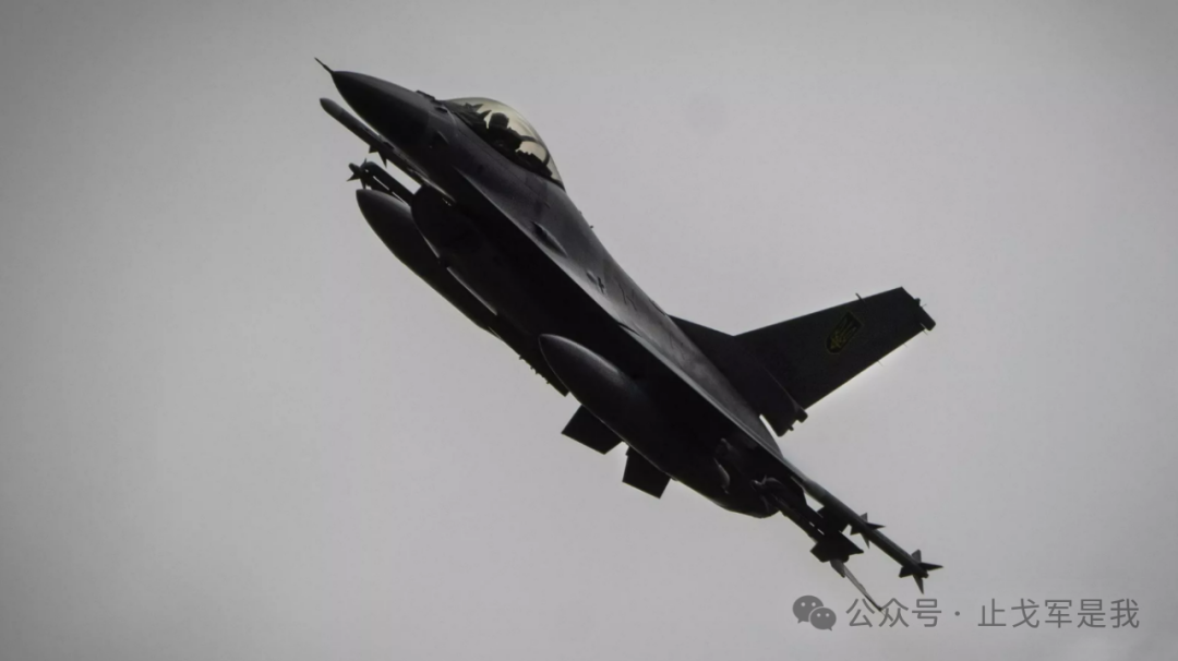 F-16为什么在俄乌战场上状况频发,乌克兰F-16战机被击落，并不是该机性能不好，而是乌..