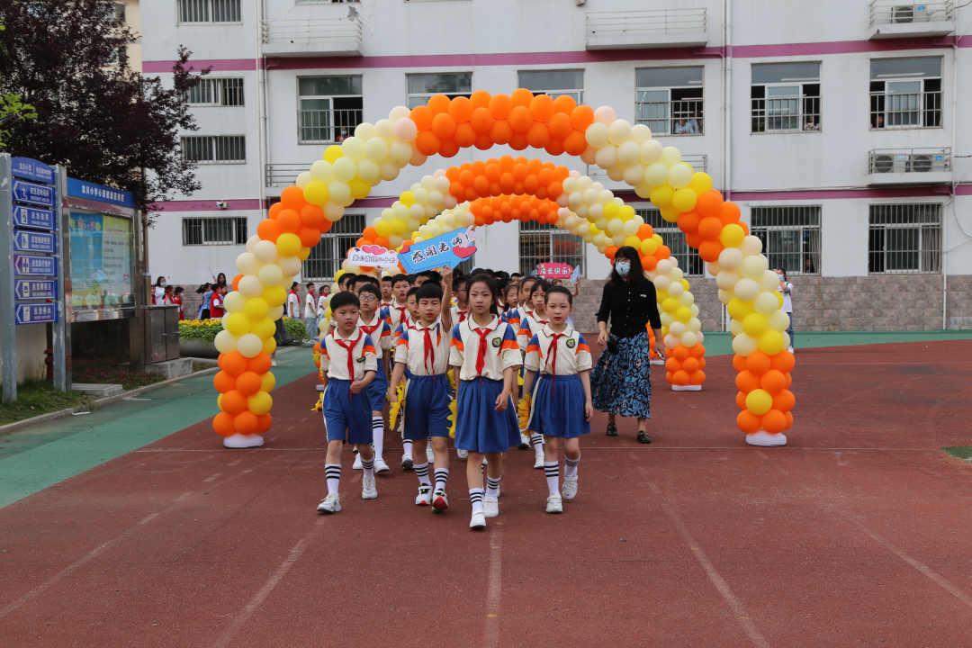 成长不烦恼喜迎二十大争做好队员龙川小学六一庆祝活动及十岁成长仪式