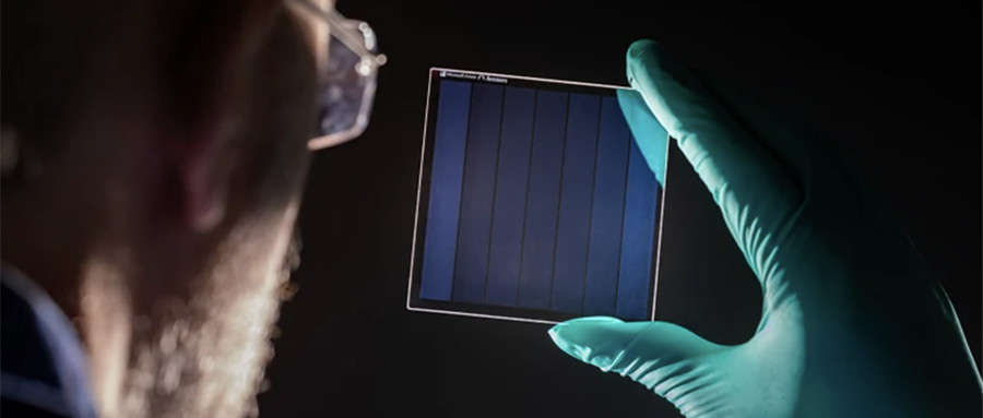 微软研发“神奇玻璃”登上Nature，可将200万本书存储1万年