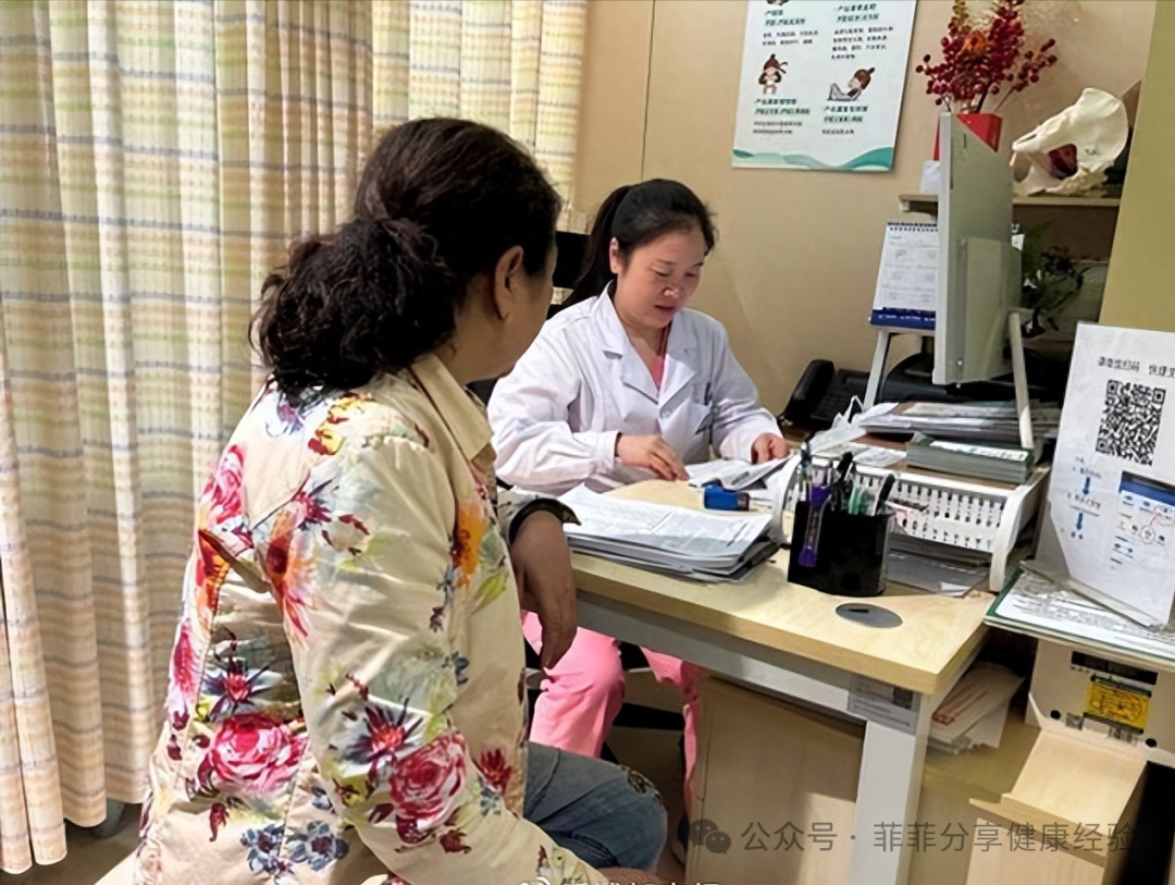 用刮痧板自己怎么刮脸女子早起刮痧板刮脸，坚持了一年去医院体检，医生大为惊叹_https://www.jmylbn.com_新闻资讯_第1张