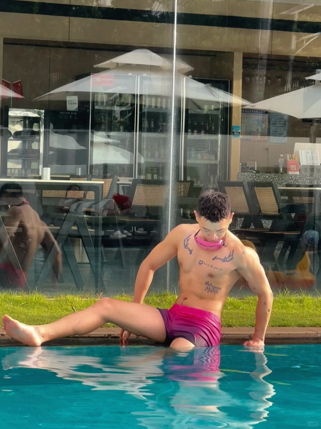 图片[12]-玩皮划艇湿透的野生小哥裤子湿透啦！发育的太好啦！-小蓝短视频