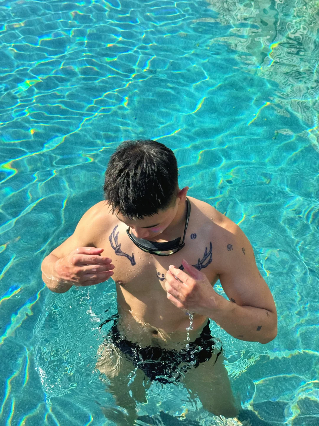 图片[16]-玩皮划艇湿透的野生小哥裤子湿透啦！发育的太好啦！-小蓝短视频