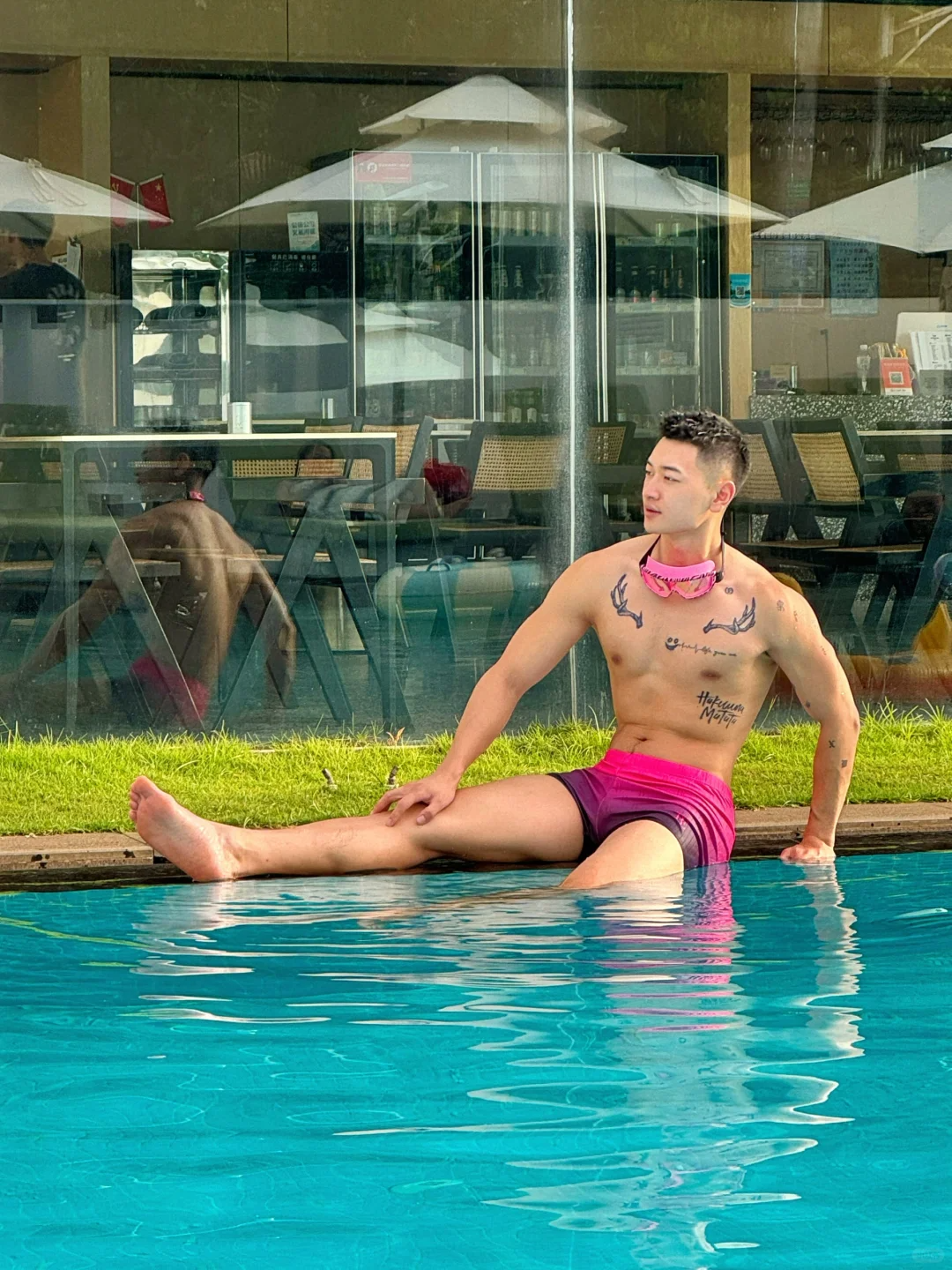 图片[13]-玩皮划艇湿透的野生小哥裤子湿透啦！发育的太好啦！-小蓝短视频