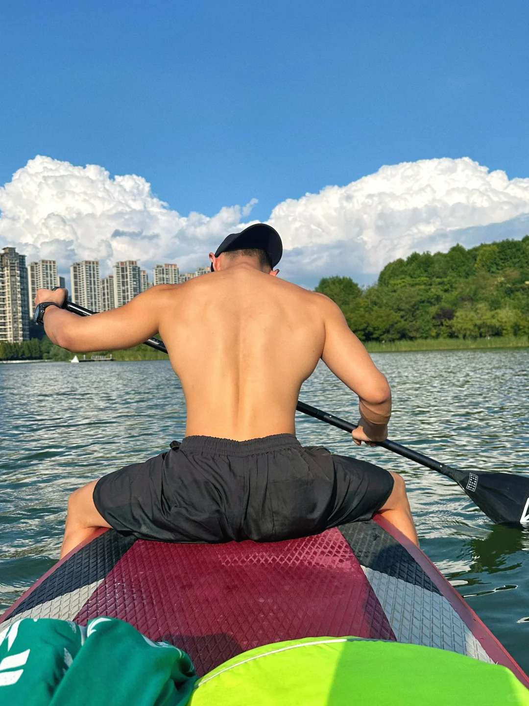 图片[7]-玩皮划艇湿透的野生小哥裤子湿透啦！发育的太好啦！-小蓝短视频