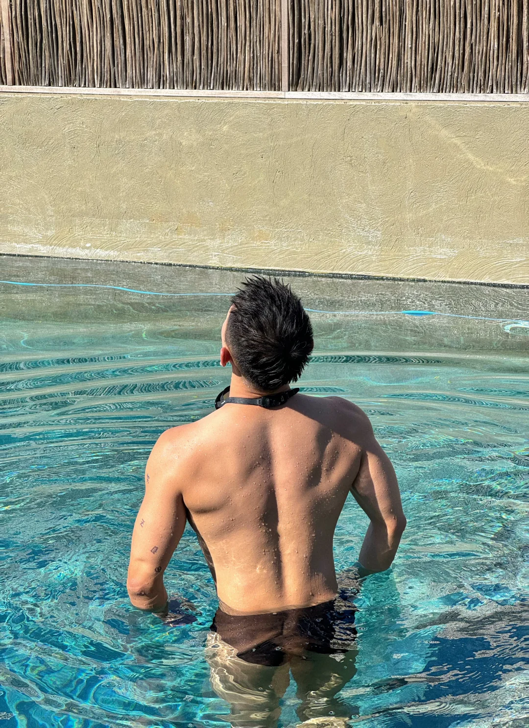 图片[17]-玩皮划艇湿透的野生小哥裤子湿透啦！发育的太好啦！-小蓝短视频