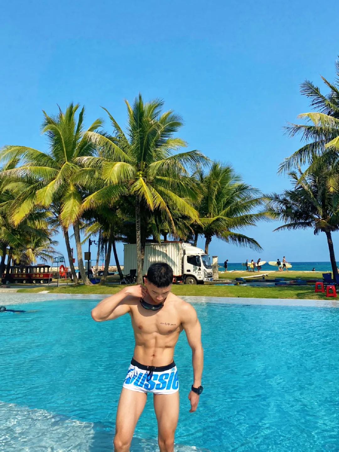 图片[14]-玩皮划艇湿透的野生小哥裤子湿透啦！发育的太好啦！-小蓝短视频