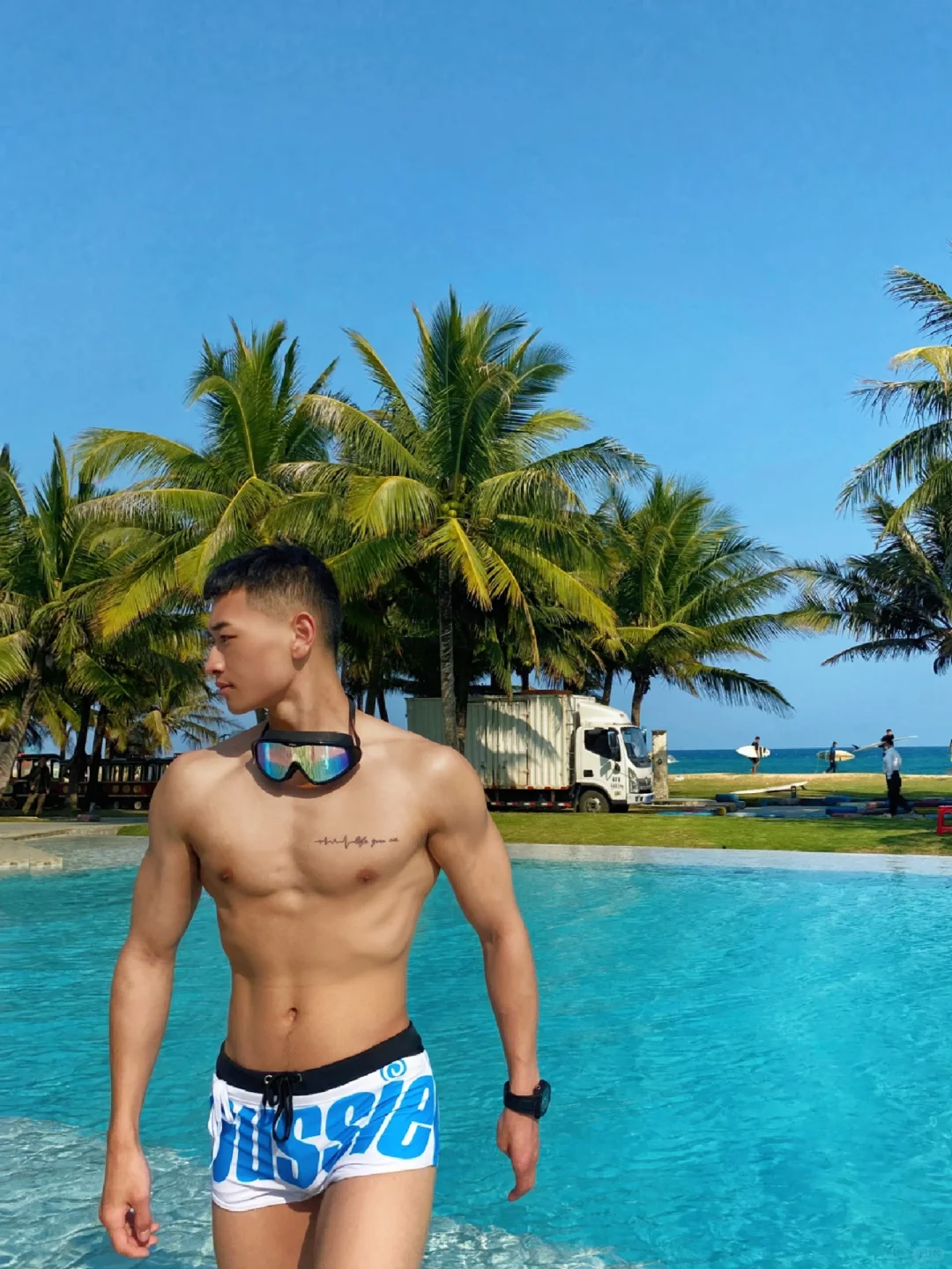 图片[15]-玩皮划艇湿透的野生小哥裤子湿透啦！发育的太好啦！-小蓝短视频