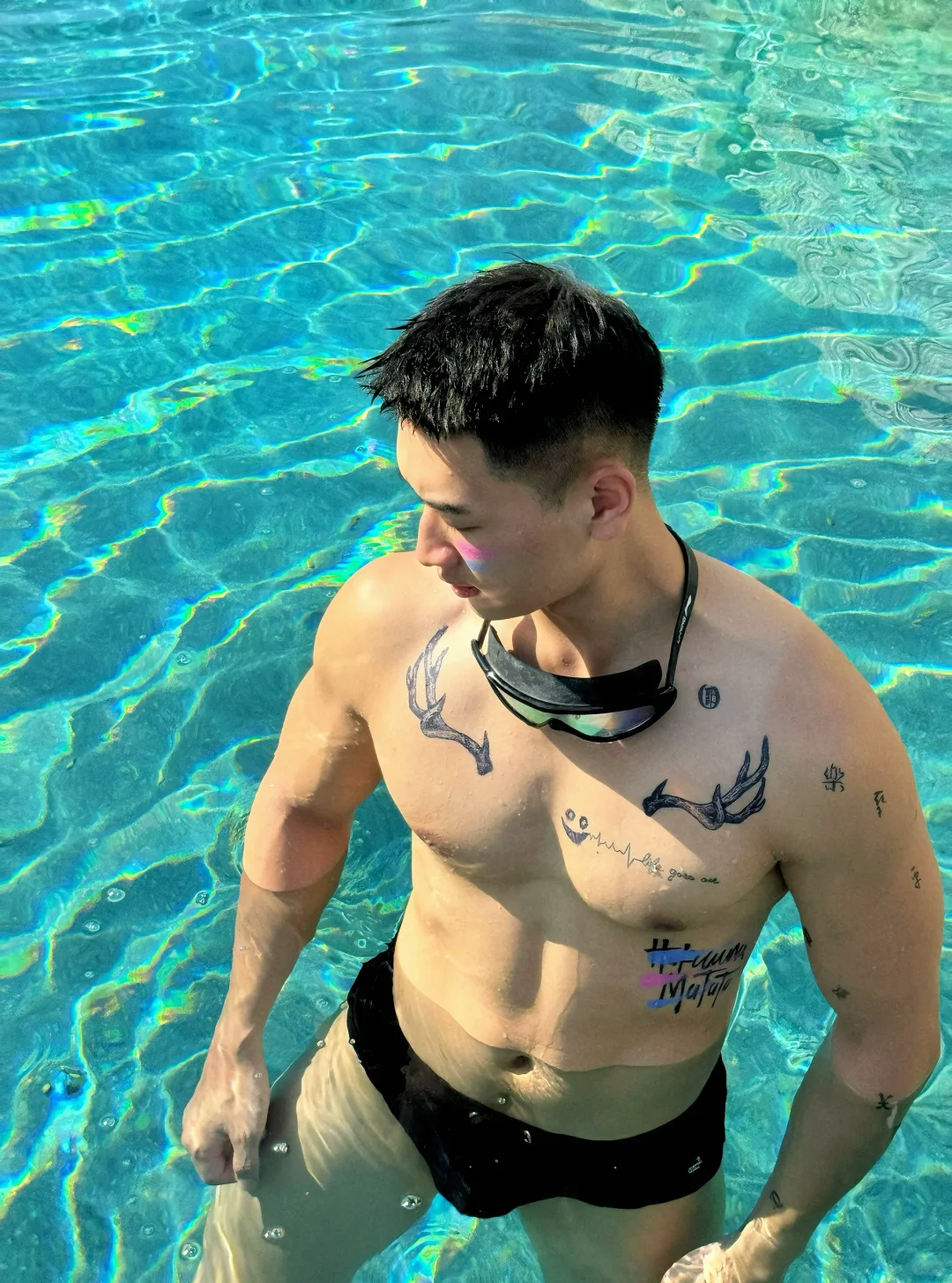 图片[18]-玩皮划艇湿透的野生小哥裤子湿透啦！发育的太好啦！-小蓝短视频