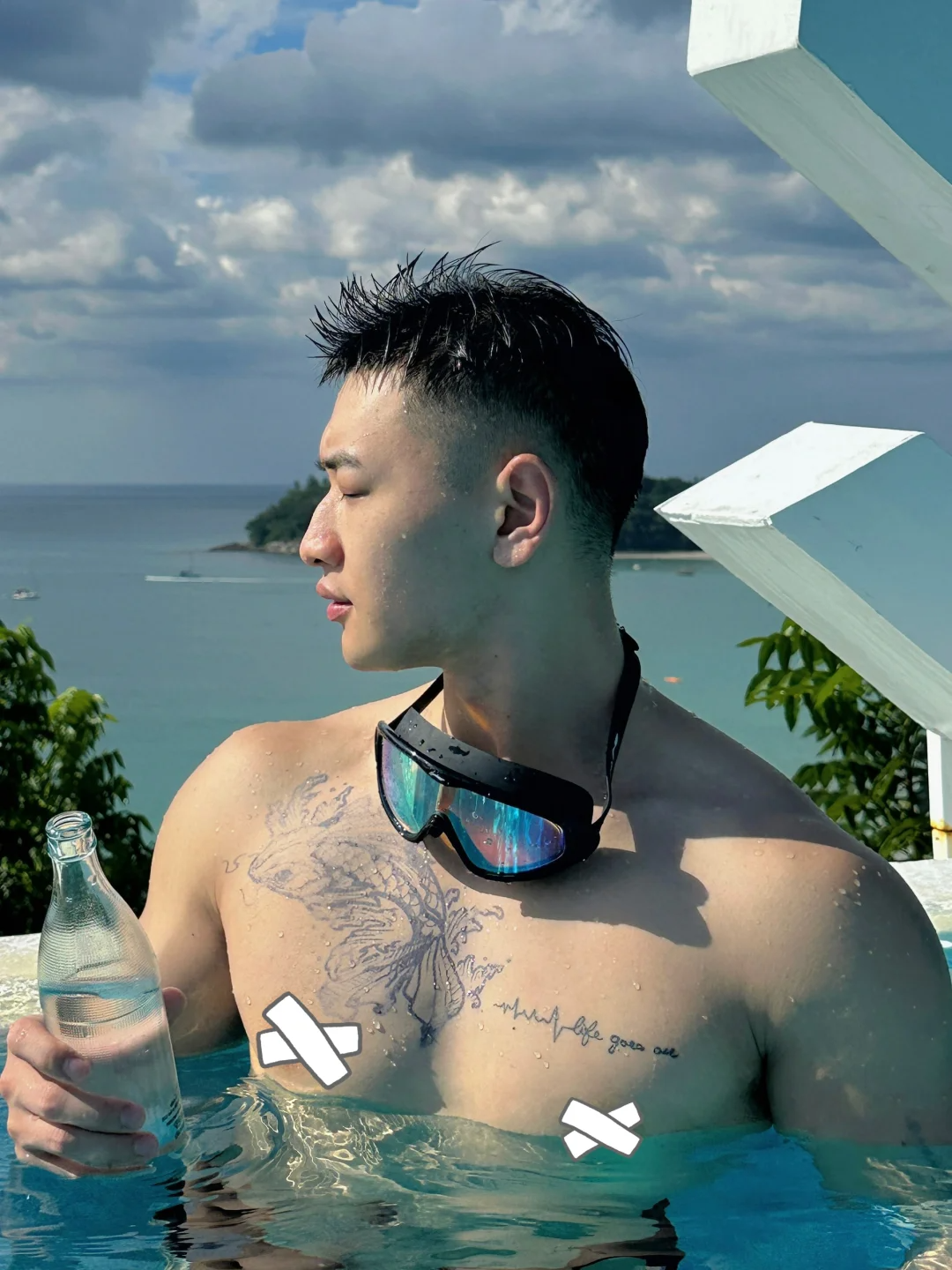 图片[5]-玩皮划艇湿透的野生小哥裤子湿透啦！发育的太好啦！-小蓝短视频