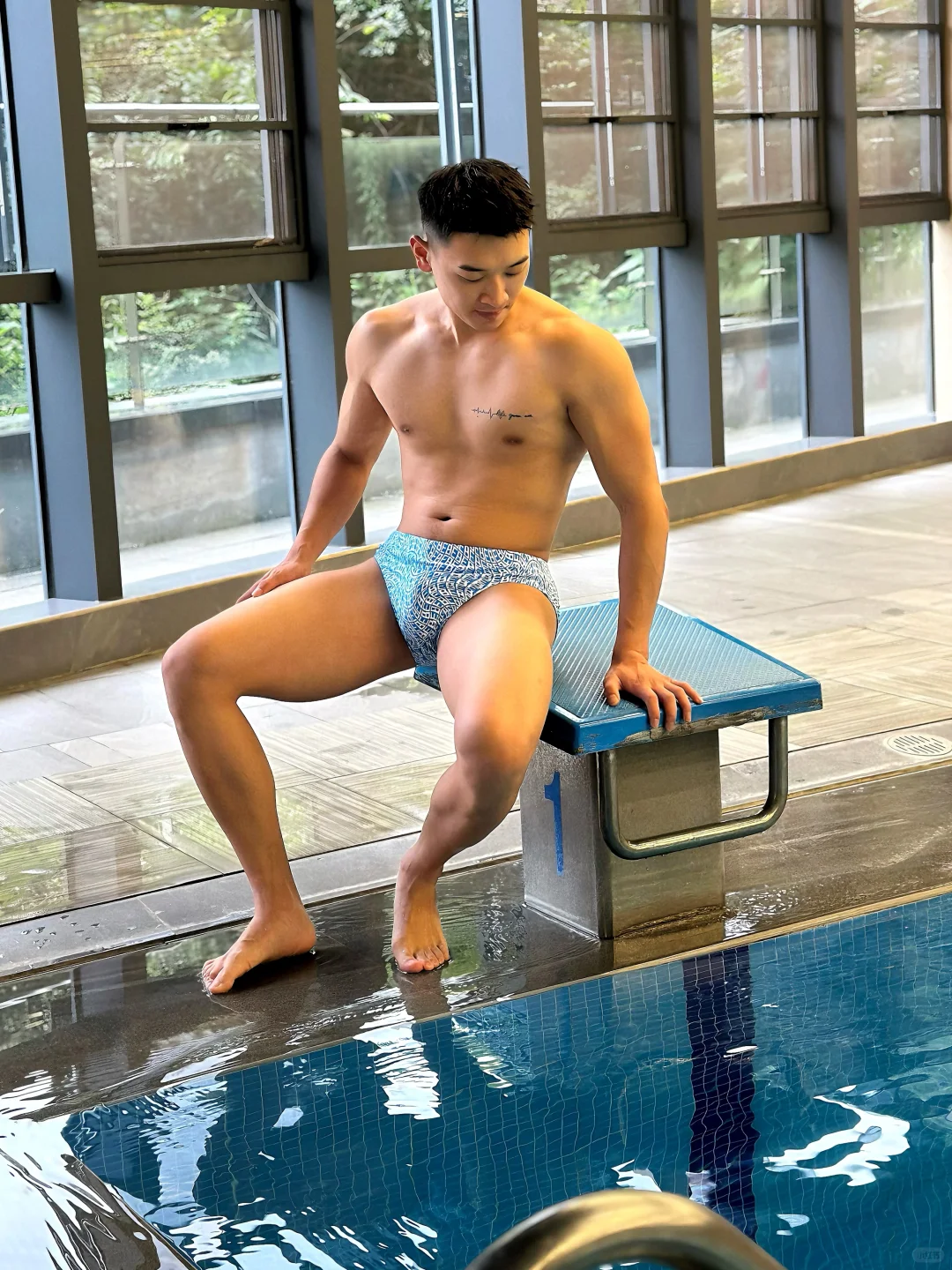 图片[2]-玩皮划艇湿透的野生小哥裤子湿透啦！发育的太好啦！-小蓝短视频