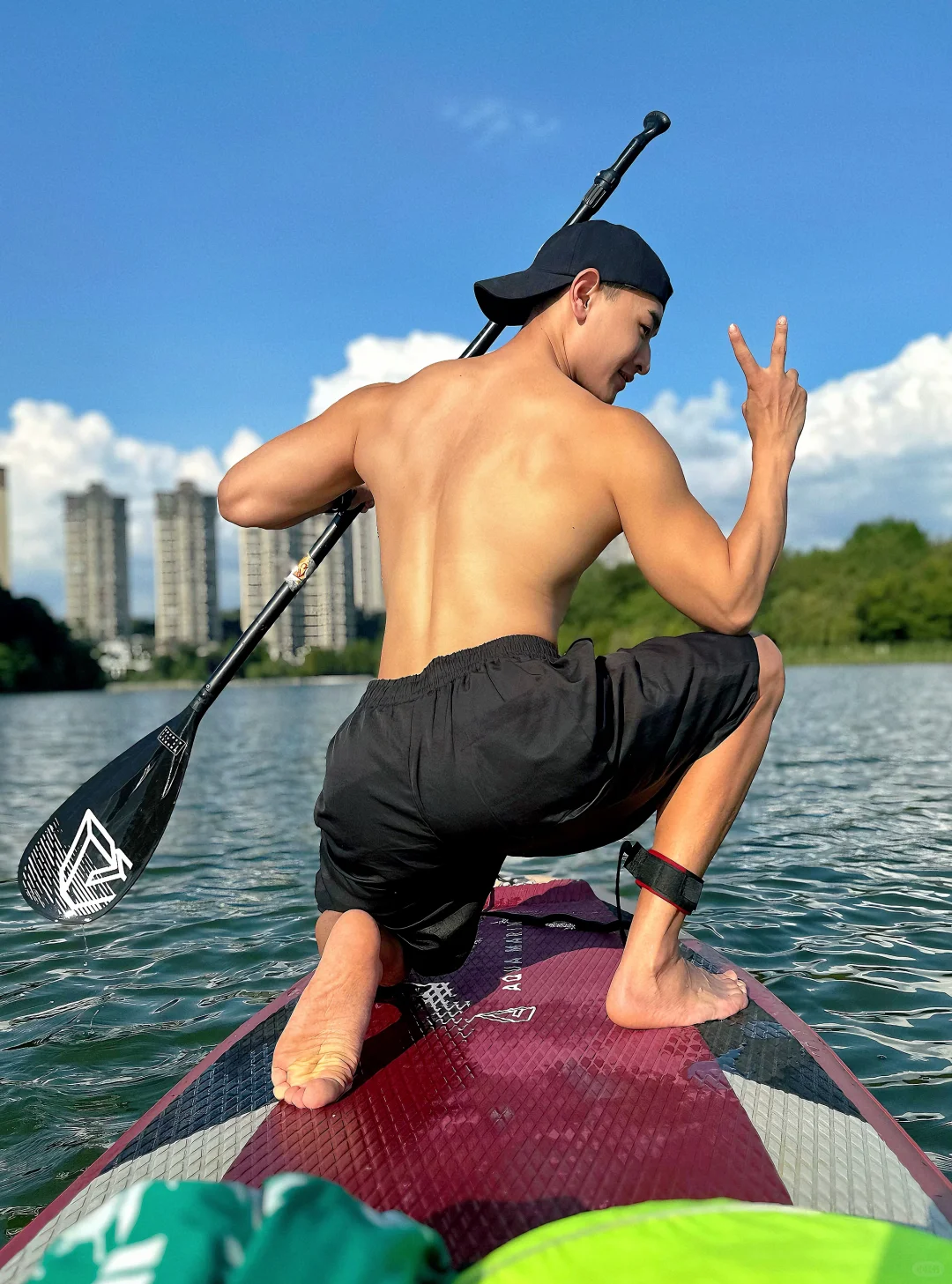 图片[11]-玩皮划艇湿透的野生小哥裤子湿透啦！发育的太好啦！-小蓝短视频