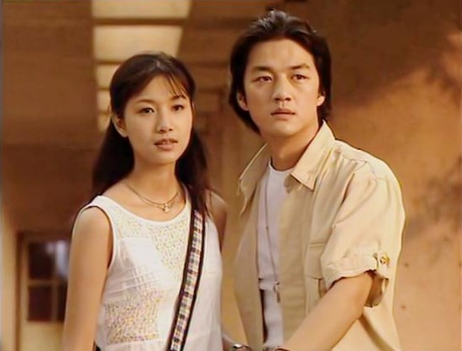 52岁李亚鹏：哭穷几分钟获6000打赏，天后前夫咋混成这样了