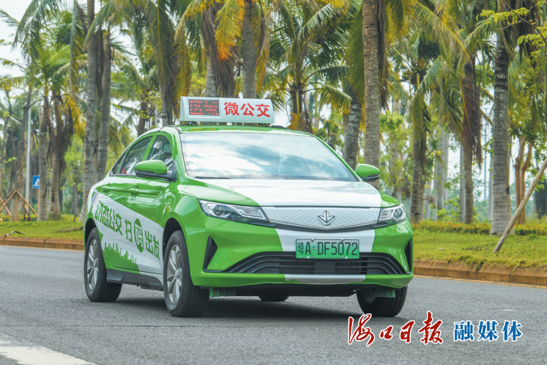 近日，海口上线智慧微公交，为市民高效快捷出行提供更多选择。海口日报融媒体记者 康登淋 摄