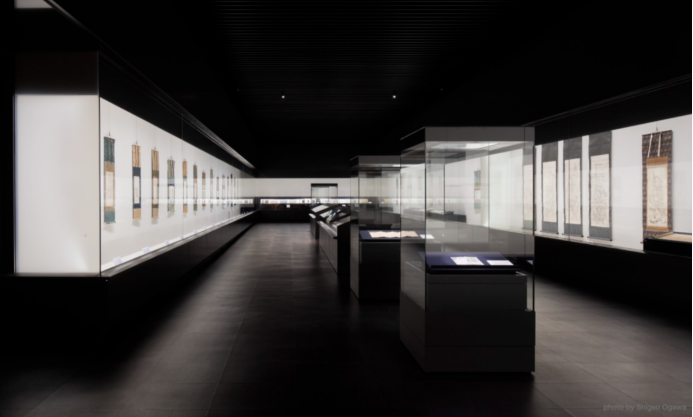 五岛美术馆每年举办6到7次展览,其中包括1到2次特别展.