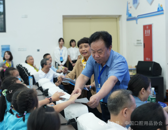 校园科普 + 行业研讨双轨并行 凝聚口腔健康守护力量-9.jpg