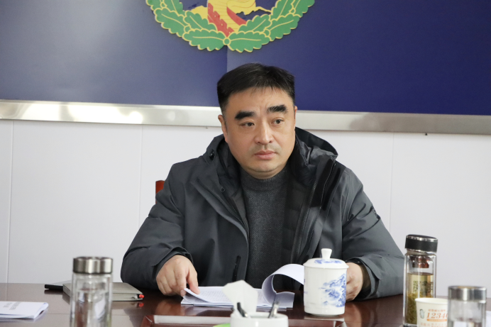 段新华主持召开县委政法委理论学习中心组专题学习扩大会