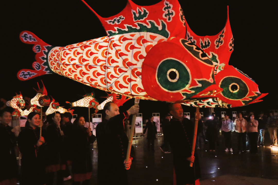 黄山山巅夜市 花山烟花瀑布 太平湖水上嗨玩