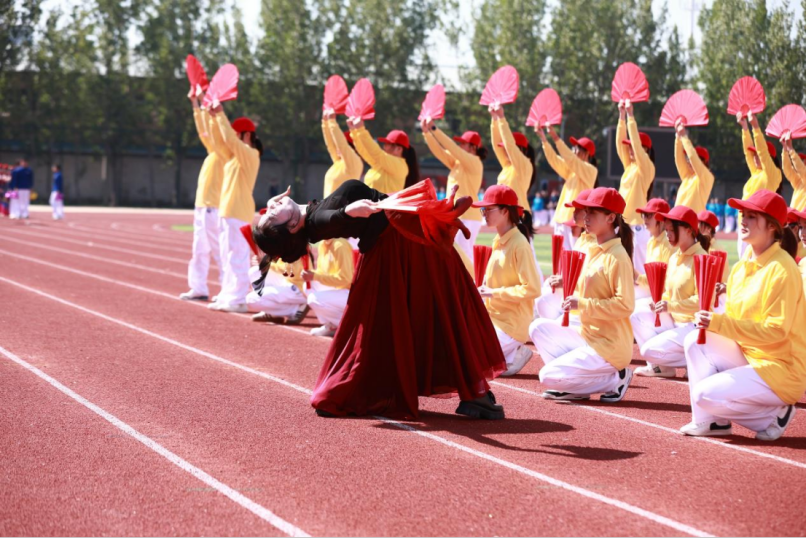学院隆重举行第十八届田径运动会728[1].png