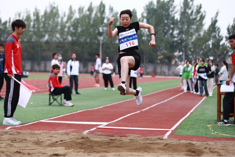 学院隆重举行第十八届田径运动会913[1].png