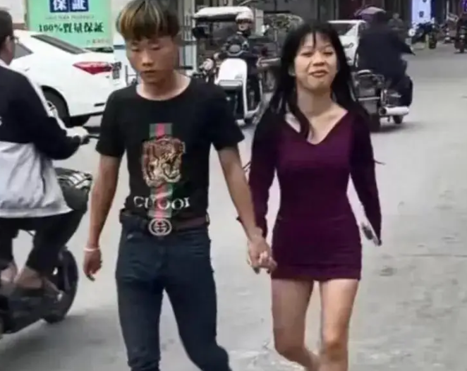 菜花夫妇又到新城市，承认自己有HPV病毒，故意去不同餐馆吃饭