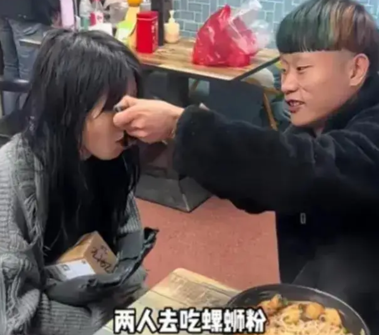 菜花夫妇又到新城市，承认自己有HPV病毒，故意去不同餐馆吃饭