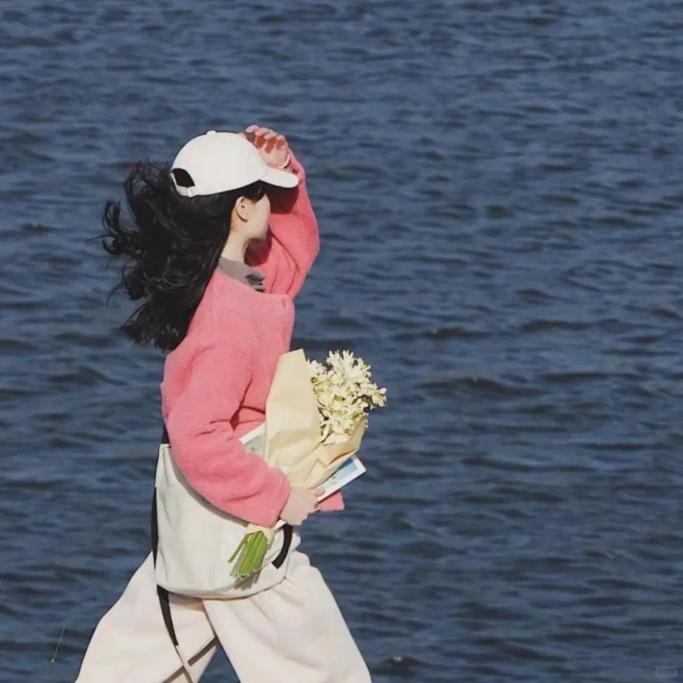 海边清冷不露脸女生头像