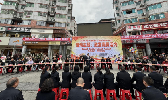 壹佳超市,汝南大药房,饿了么等6家经营主体代表宣读了诚信经营承诺书.