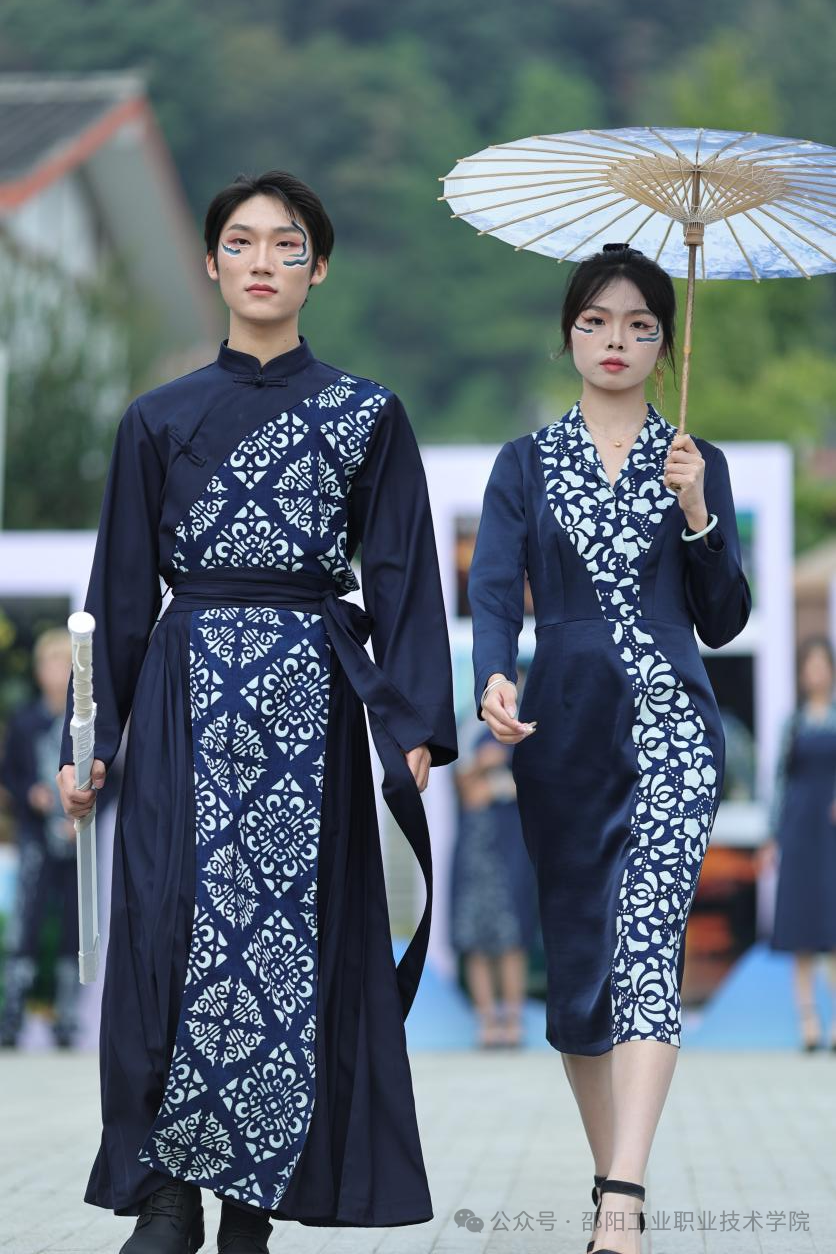 赞!邵阳工业职业技术学院蓝印花布在全省文化活动中备受瞩目