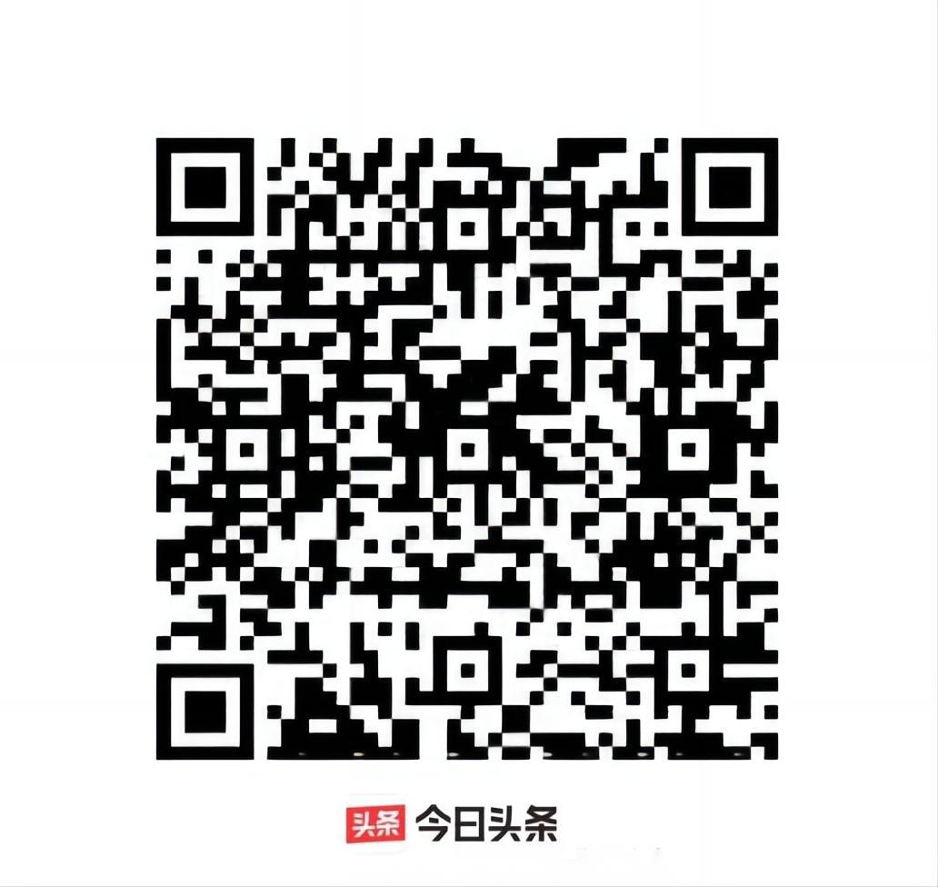 人民子弟兵清淤背影令人动容