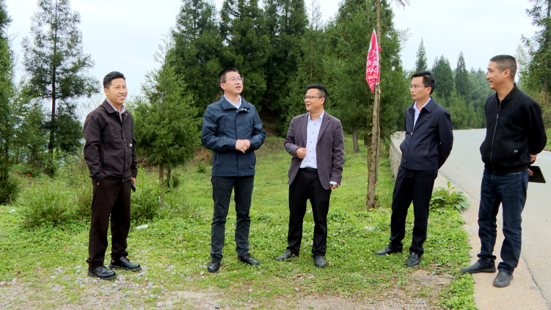 您当前所在的位置>首页>新闻资讯>领导活动> 68陈德国一行来到补郎