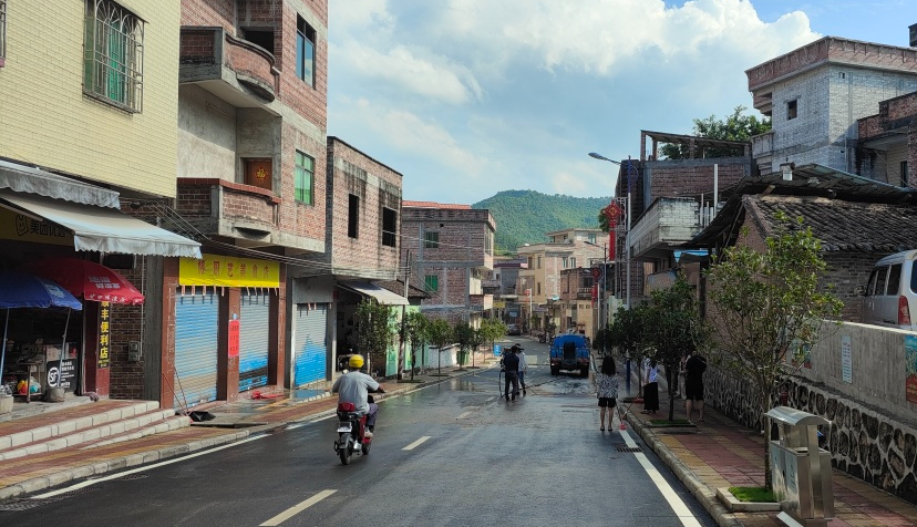 石咀镇全力助推乡村蝶变